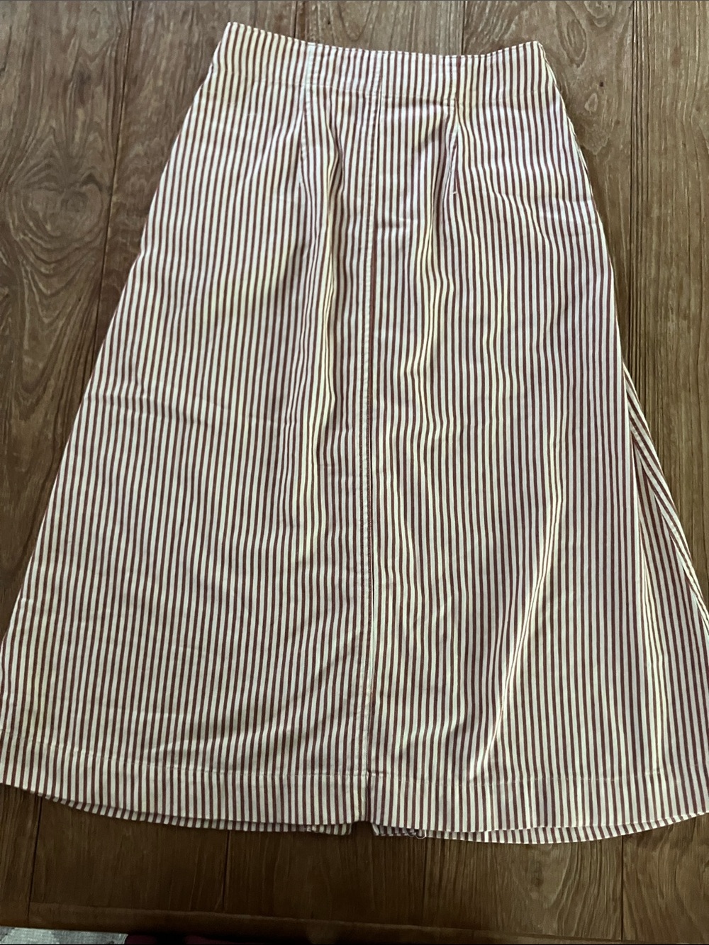 Madewell Striped Button-Front Midi Skirt in Burgundy and White with pockets! - Picture 2 of 3